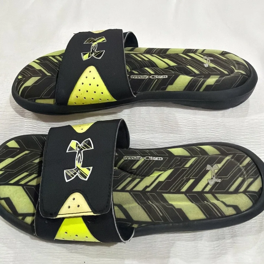 Under Armour Slides Hook And Loop Closure Foam Soles Black And Yellow Size 8‎